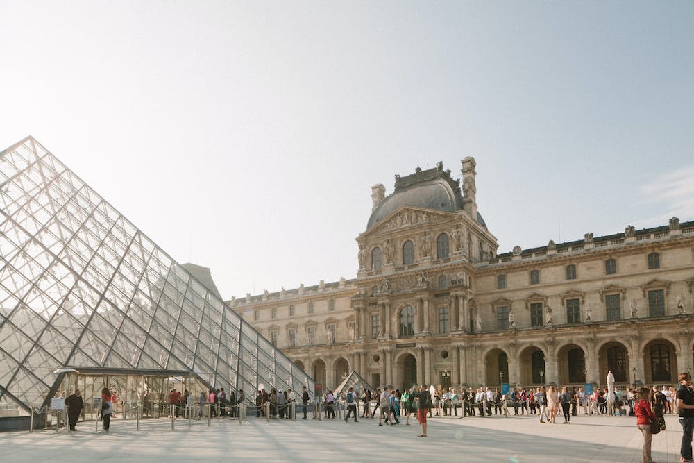 Unforgettable Travel Adventures: Exploring the Enchanting Streets of Paris